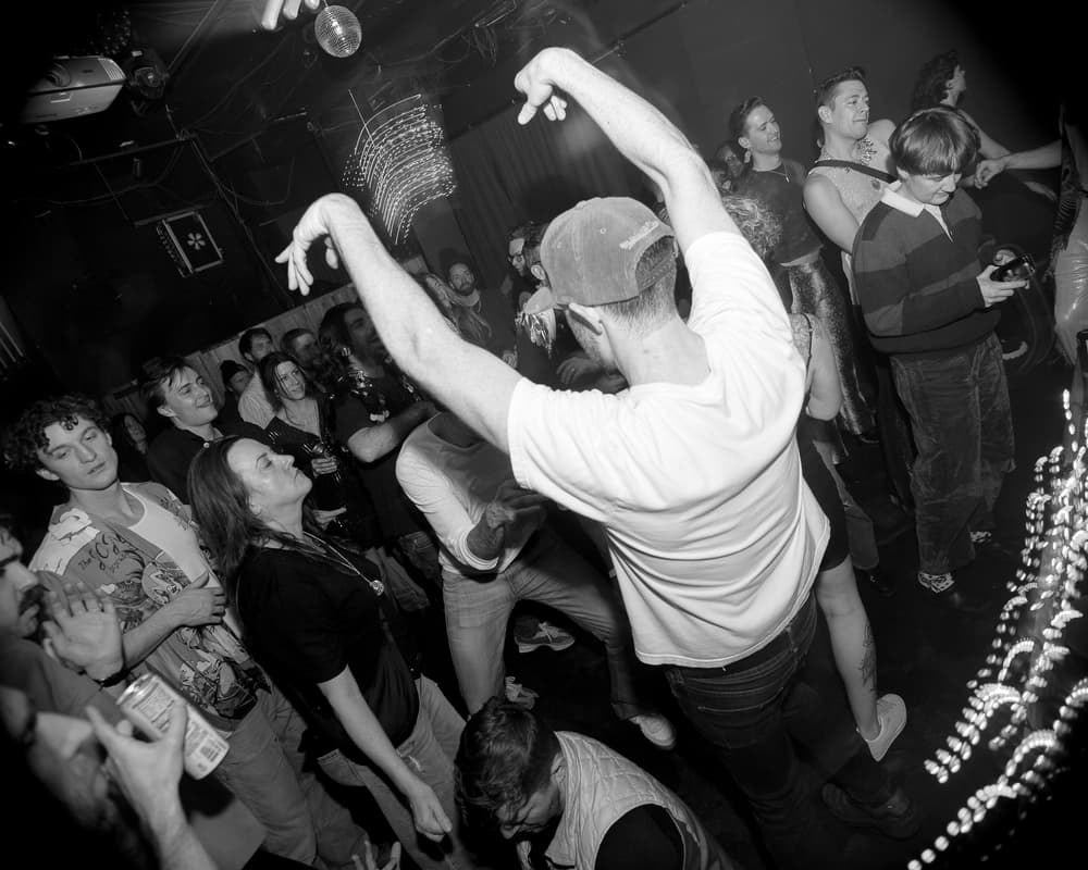 Elado, February 25'