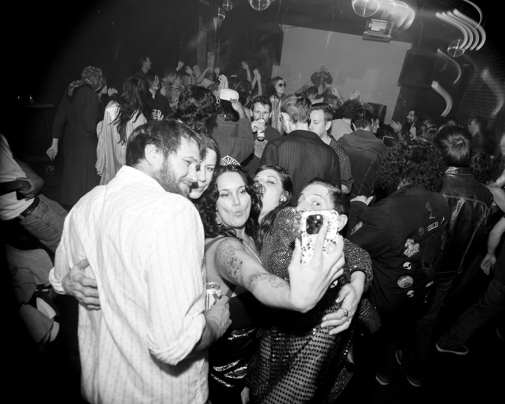 Elado, February 25'